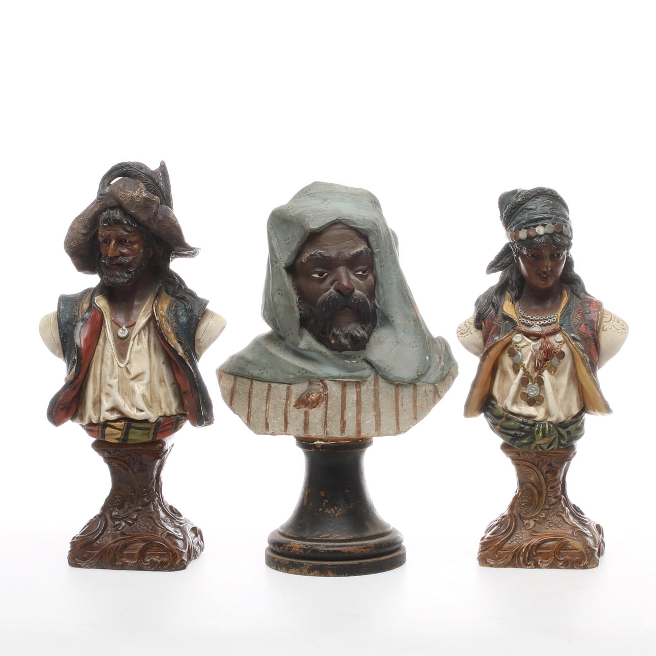 FIGURINER, 3 st, keramik, byster, omkring 1900.