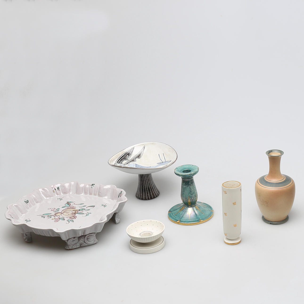 PARTI KERAMIK, 6 delar, bl a vas, "Carrara", Wilhelm Kåge, Gustavsberg.