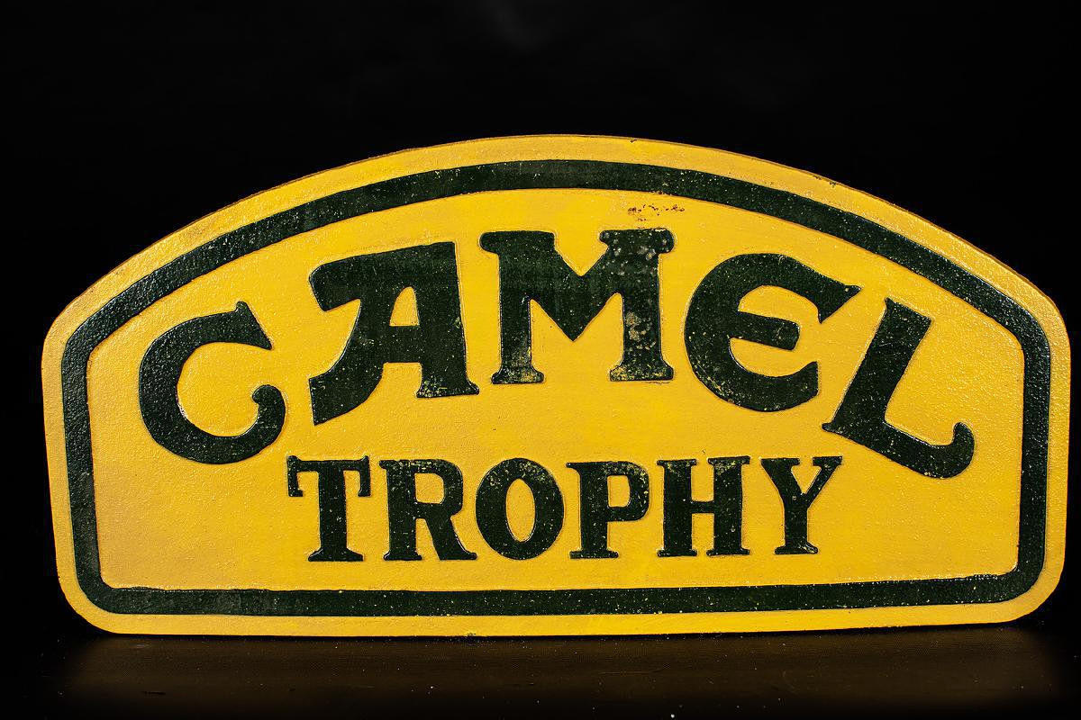 REKLAMSKYLT, gjutjärn, "Camel Trophy", samtida.