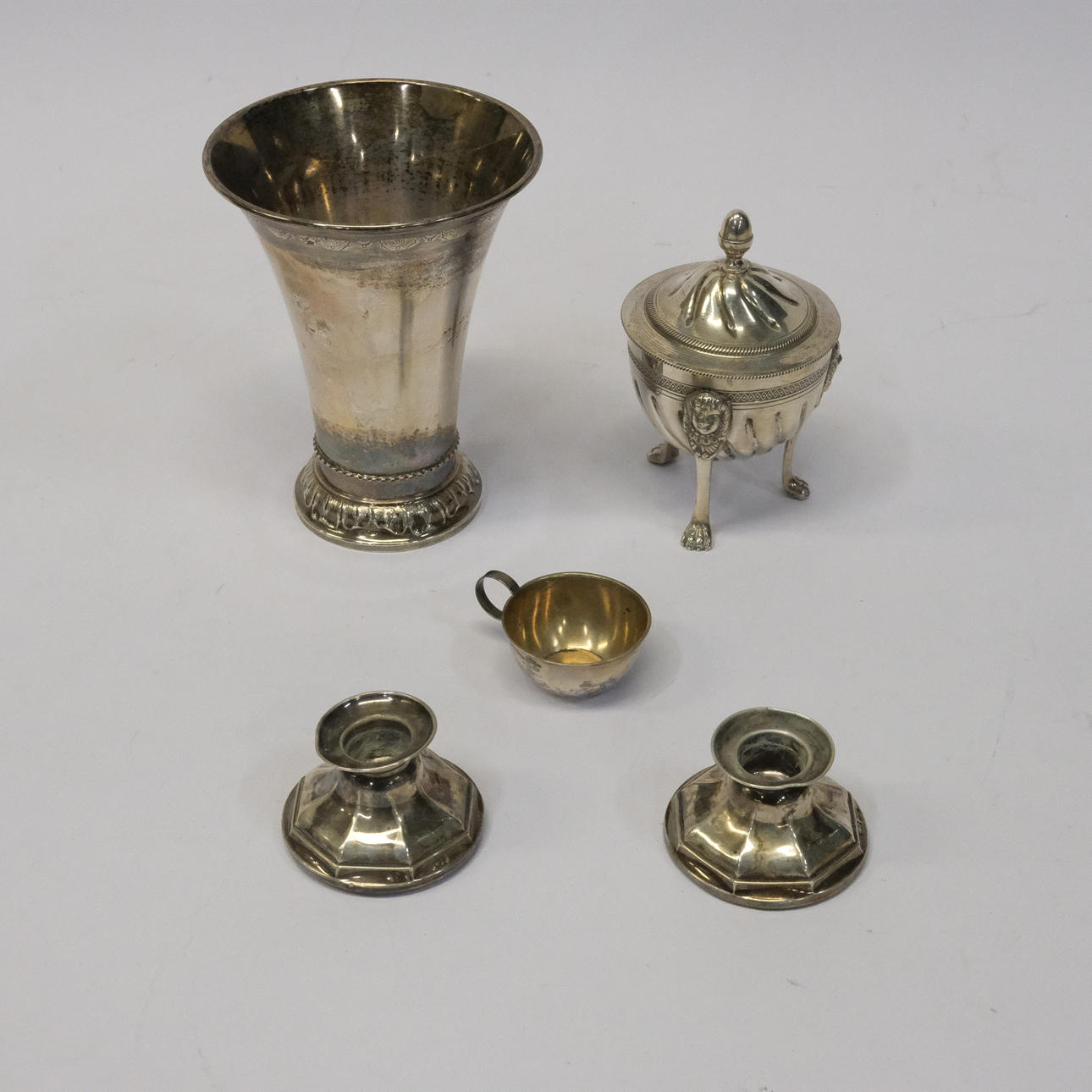 CINCO OBJETOS DE PLATA.