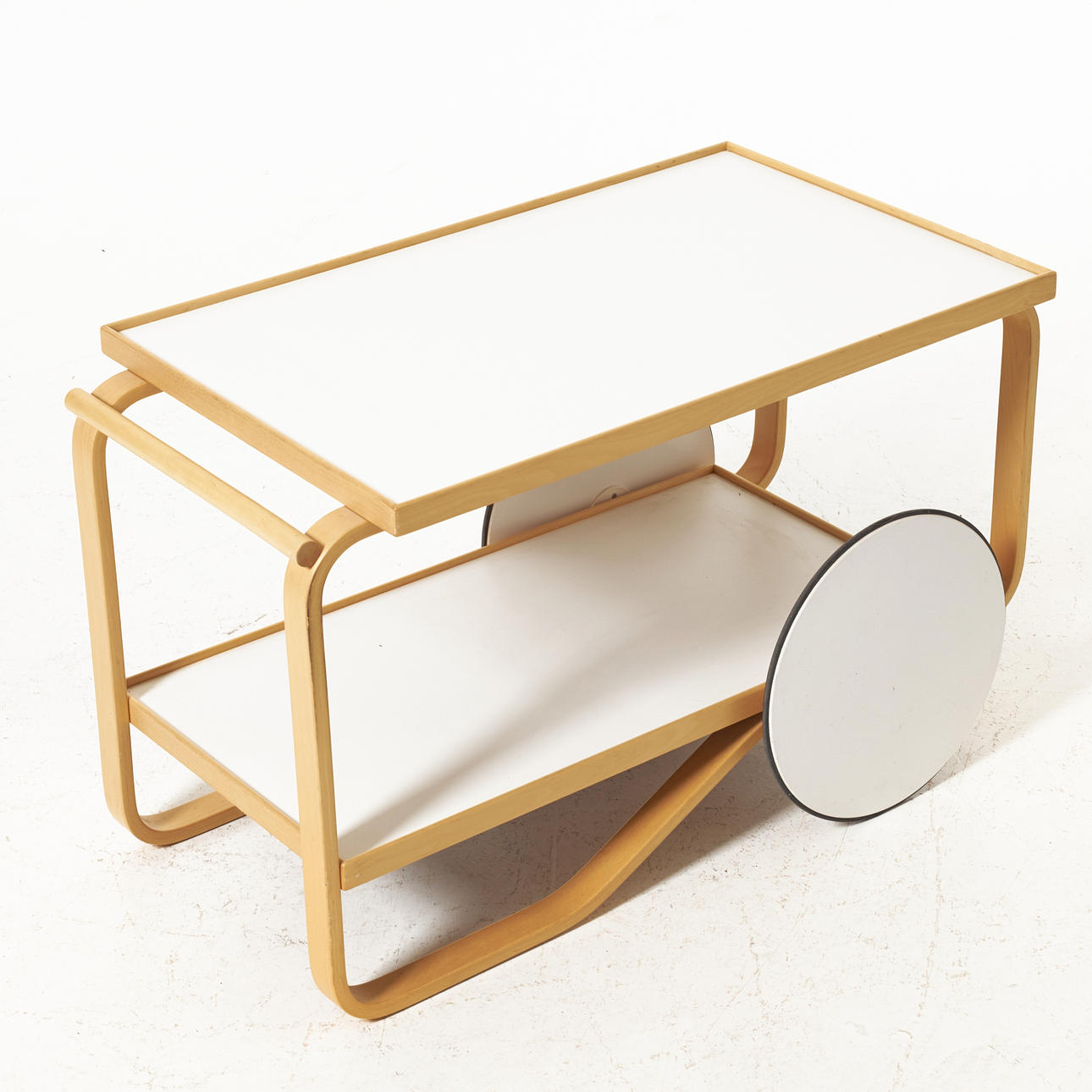 ALVAR AALTO. Tevogn, model 901, til Artek.