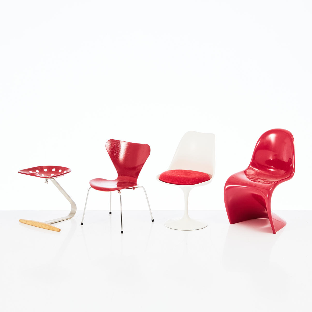 MINIATYRSTOLAR, 4 st., design.