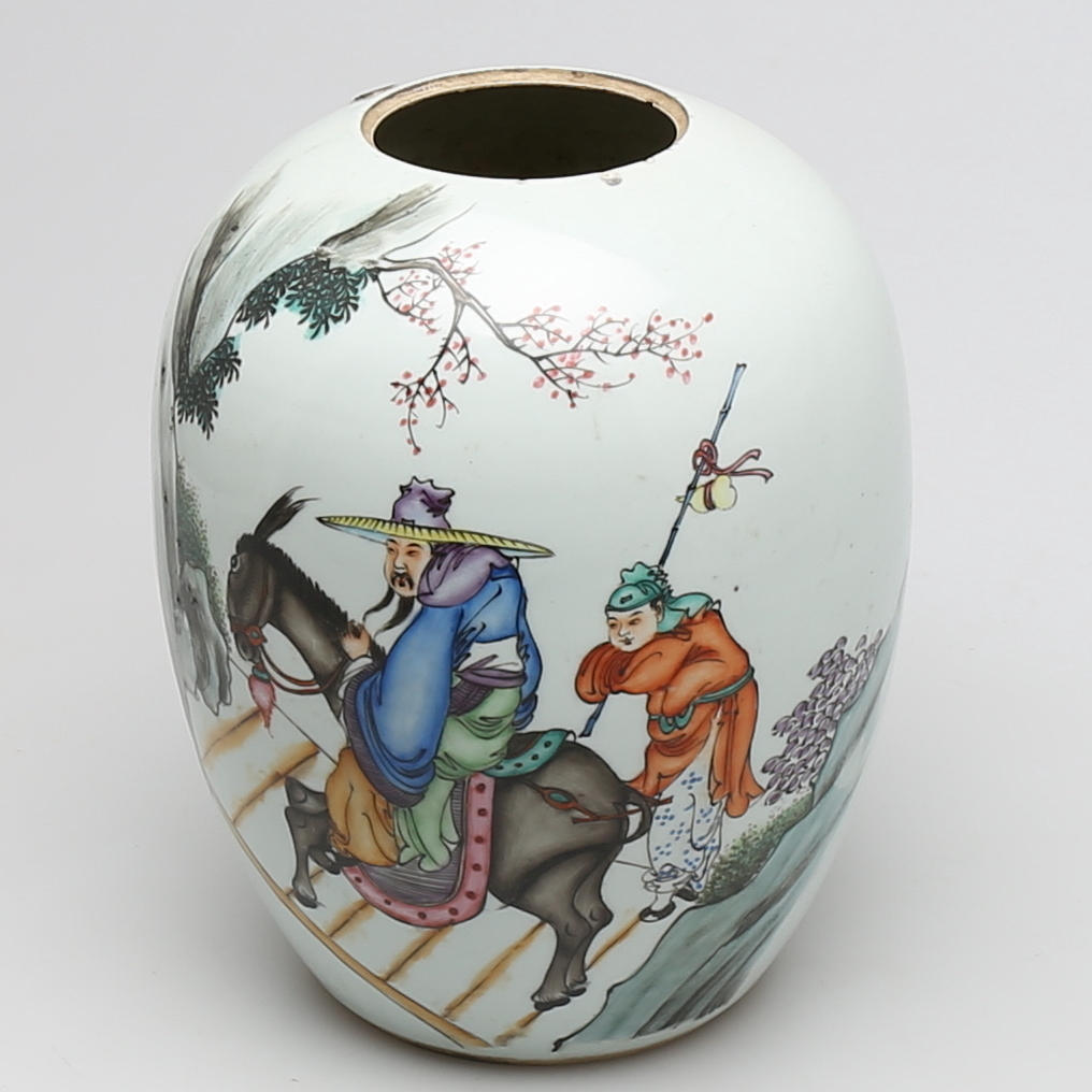 KRUKA i porslin, sen Qing-dynasti eller republik, Kina.