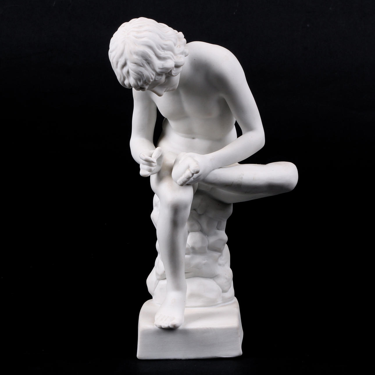 FIGURIN, parian, pojke med sticka, 1900-tal.