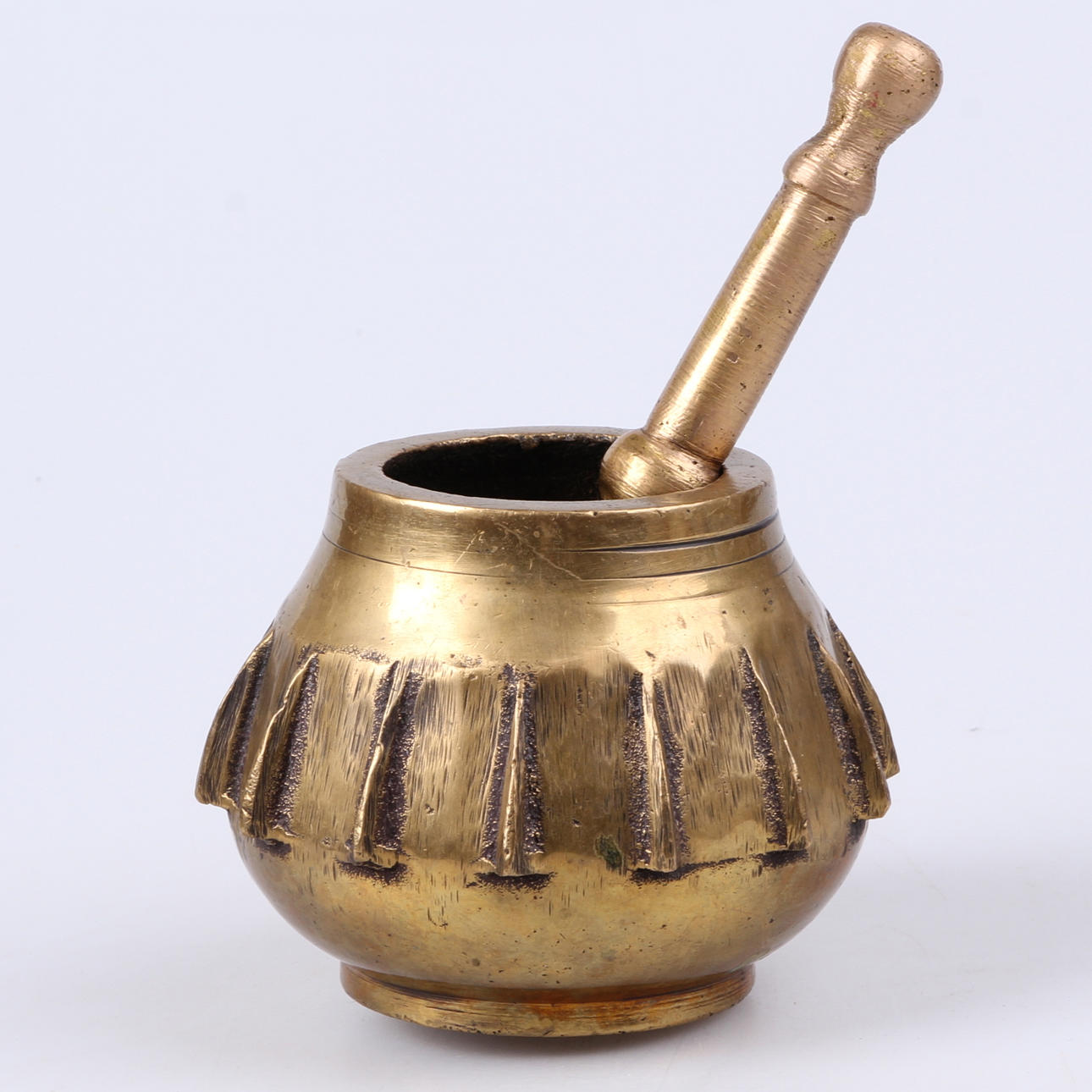 MORTEL, med stöt, mässing/malm, 1700/1800-tal.