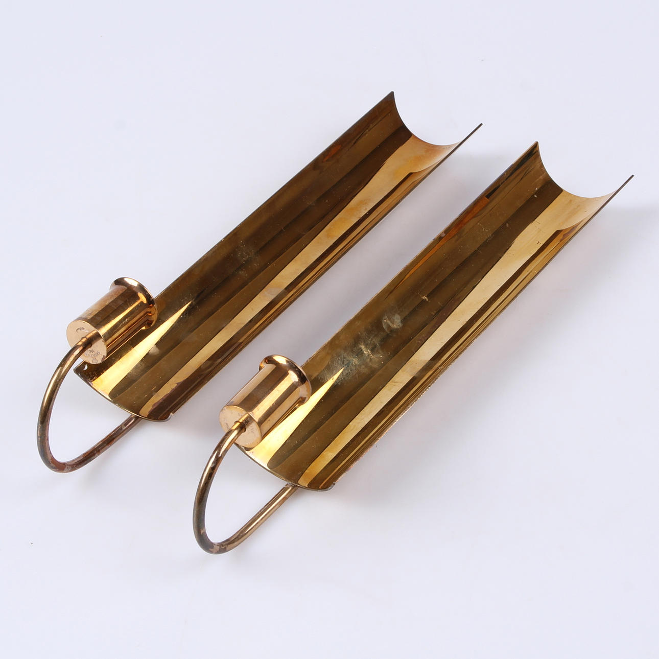 VÄGGLJUSSTAKAR, ett par, mässing, Pierre Forsell, Skultuna.