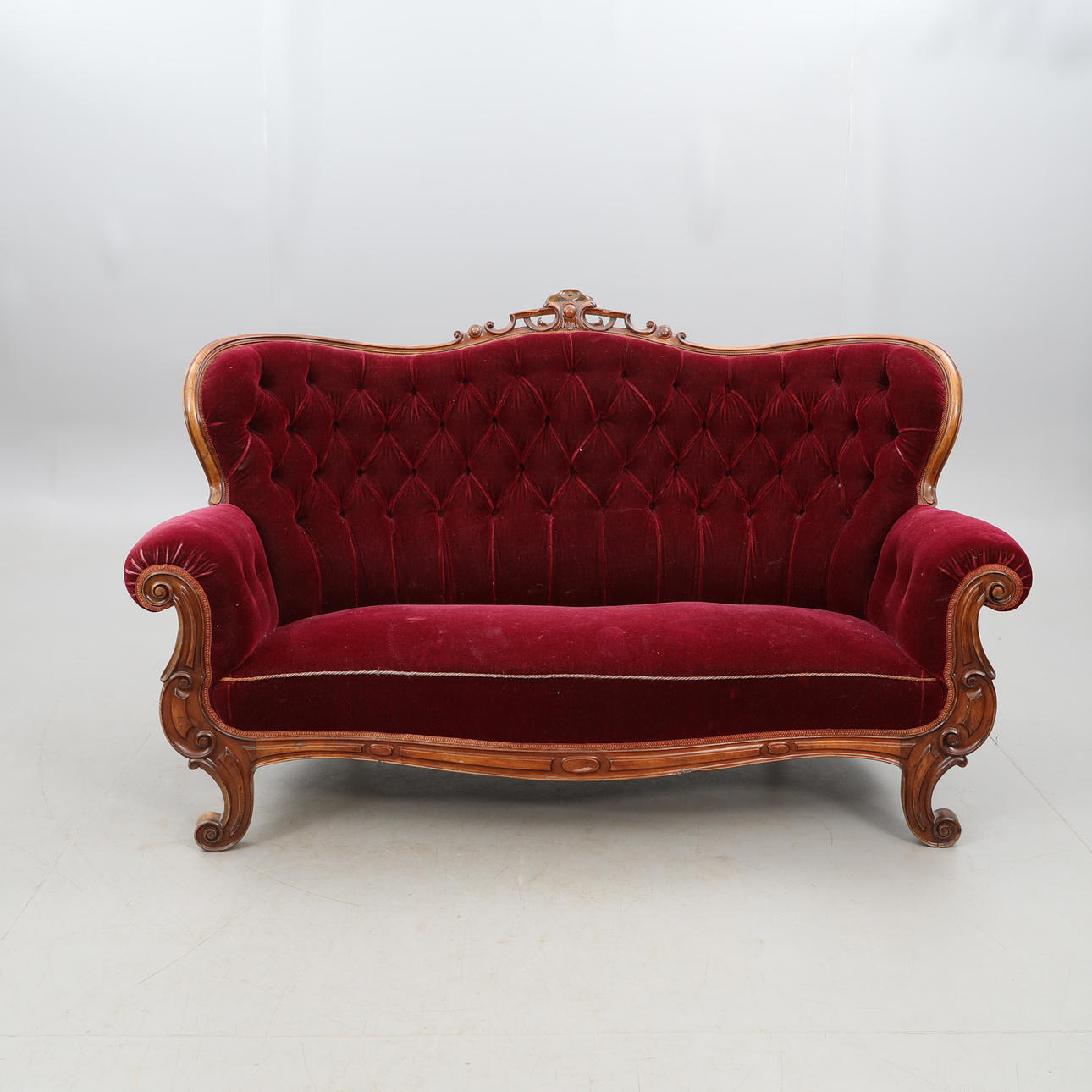 SOFA, walnut, velvet plush, 19th century.