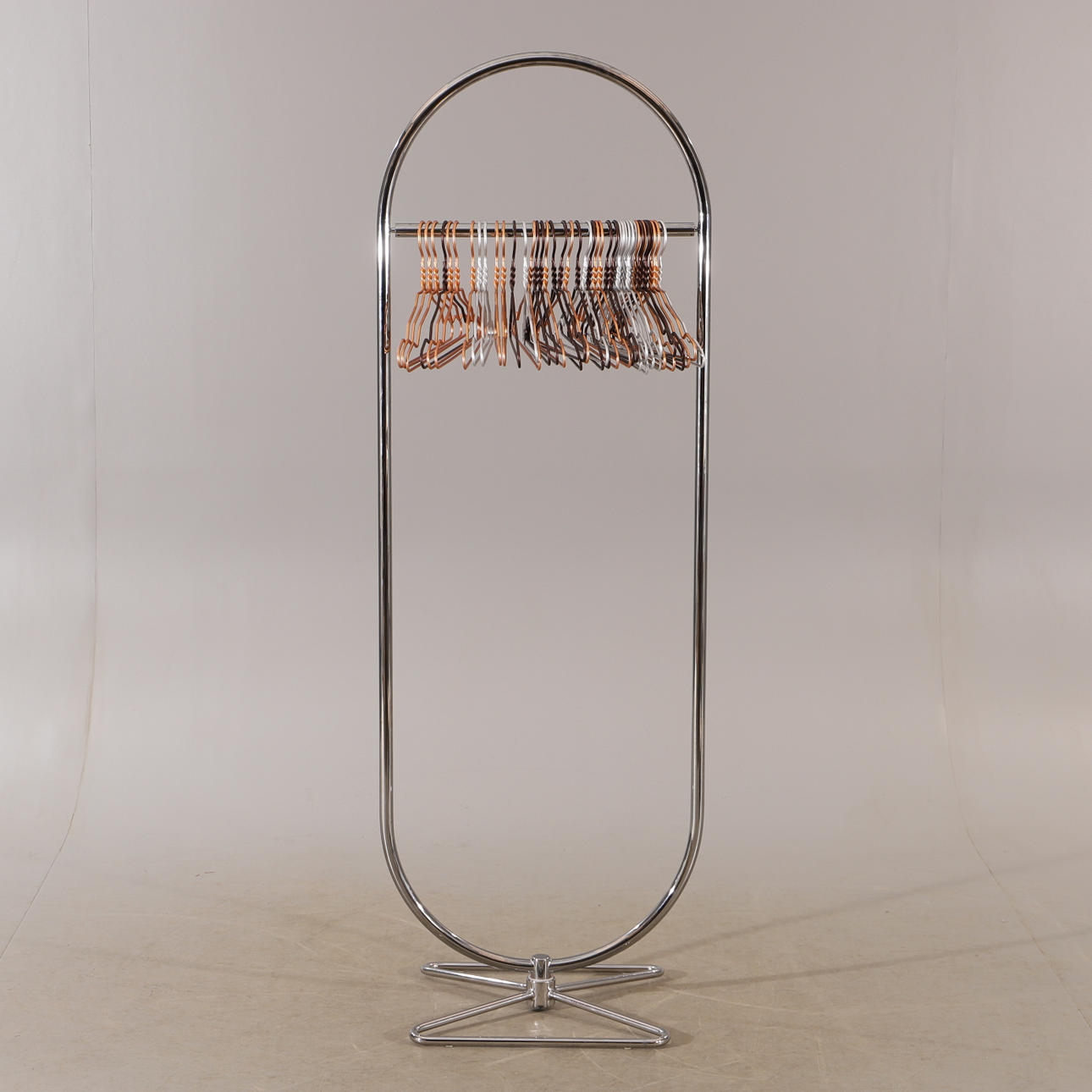 KLÄDHÄNGARE, "Värpan", HAY, galgar medföljer.