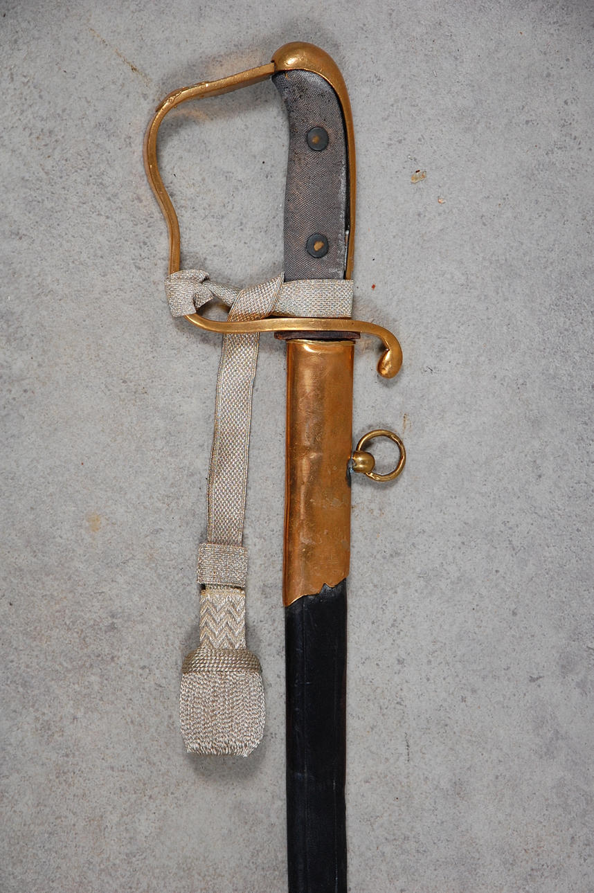 POLISSABEL, för ridande befäl, märkt Gävle Polisdistrikt.