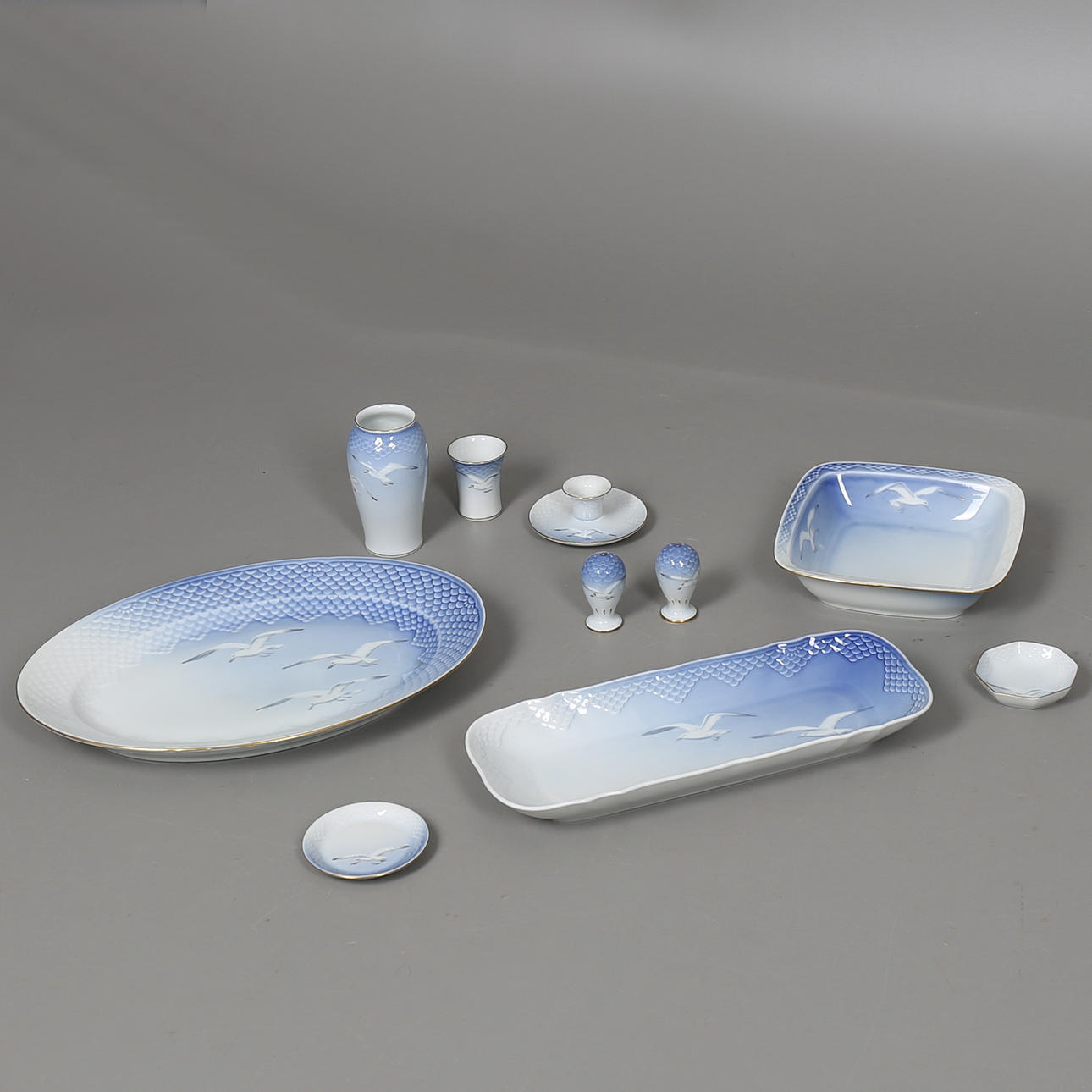 PARTI PORSLIN, 23 delar, Blå Måsen, Bing & Gröndal, Danmark.