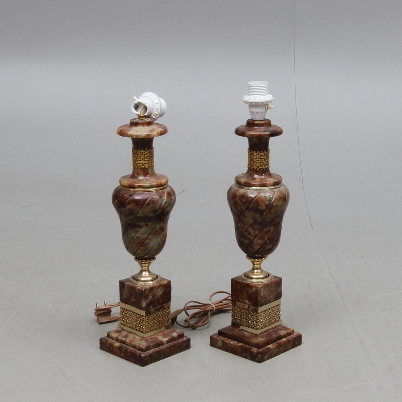 BORDSLAMPOR, 1 par, alabaster, Italien, 1900-talets slut.