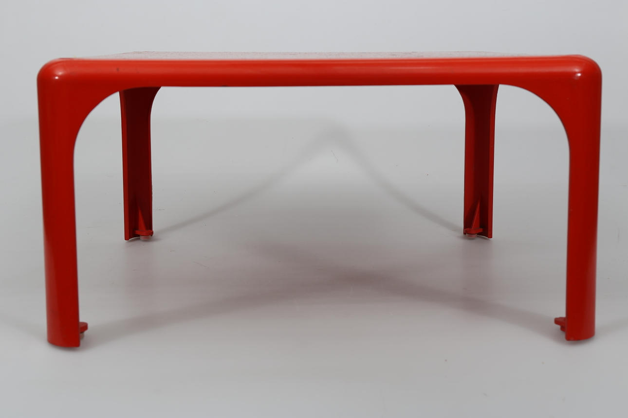 PALL, plast, röd, "Demetrio 45", design Vico Magistretti, Milano, Formgiven 1966.