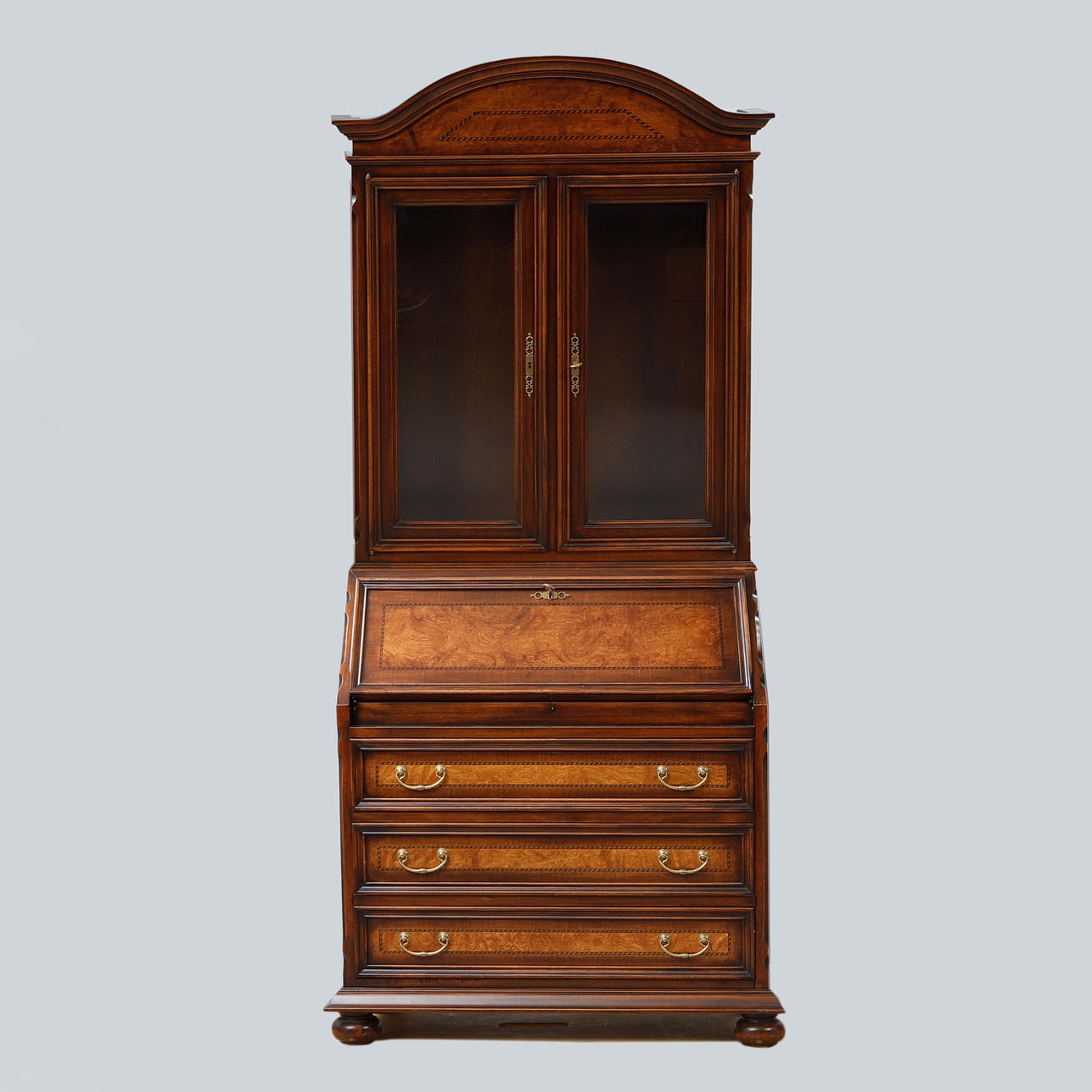 ESCRITORIO CON VITRINA, Selva, Italia.