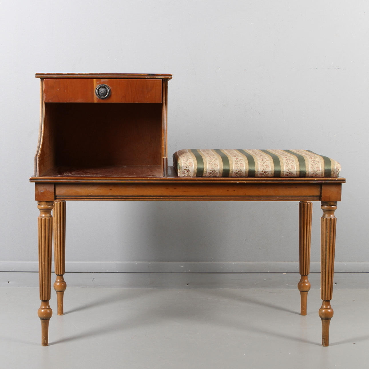 TELEFONMÖBEL, engelsk stil, 1900-tal.