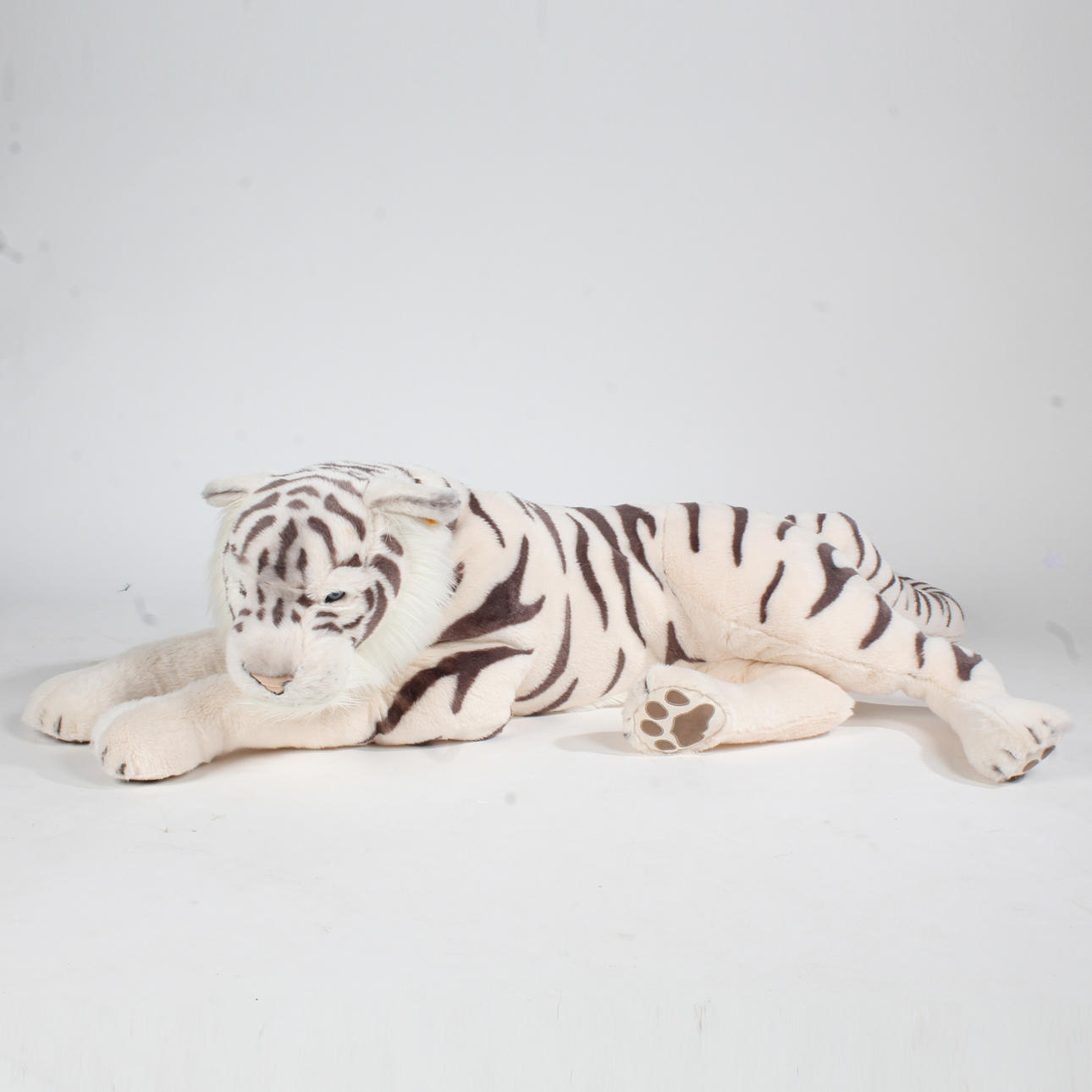 SUURI JÄÄVÄ VALKOINEN TIIKERI.