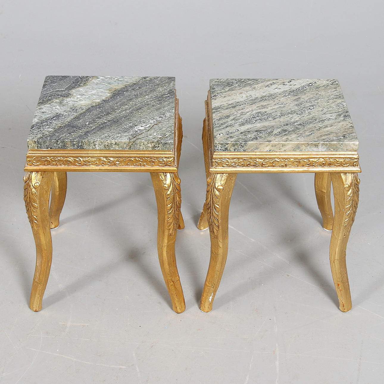 BLOMPALLAR, ett par, gustaviansk stil. 1900-tal.