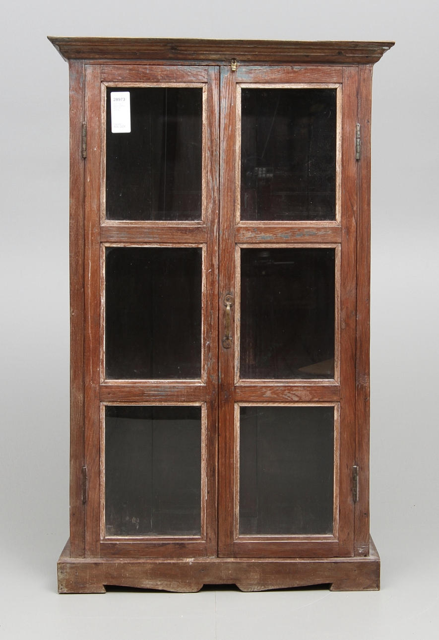 SKÅP med glasdörrar,allmogestil, sent 1900-tal.