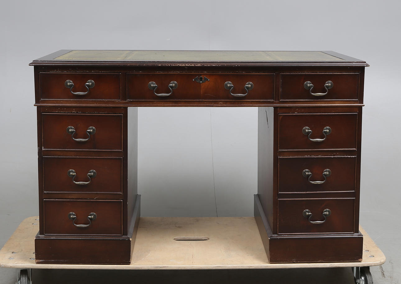 SKRIVBORD, engelsk stil, 1900-tal.