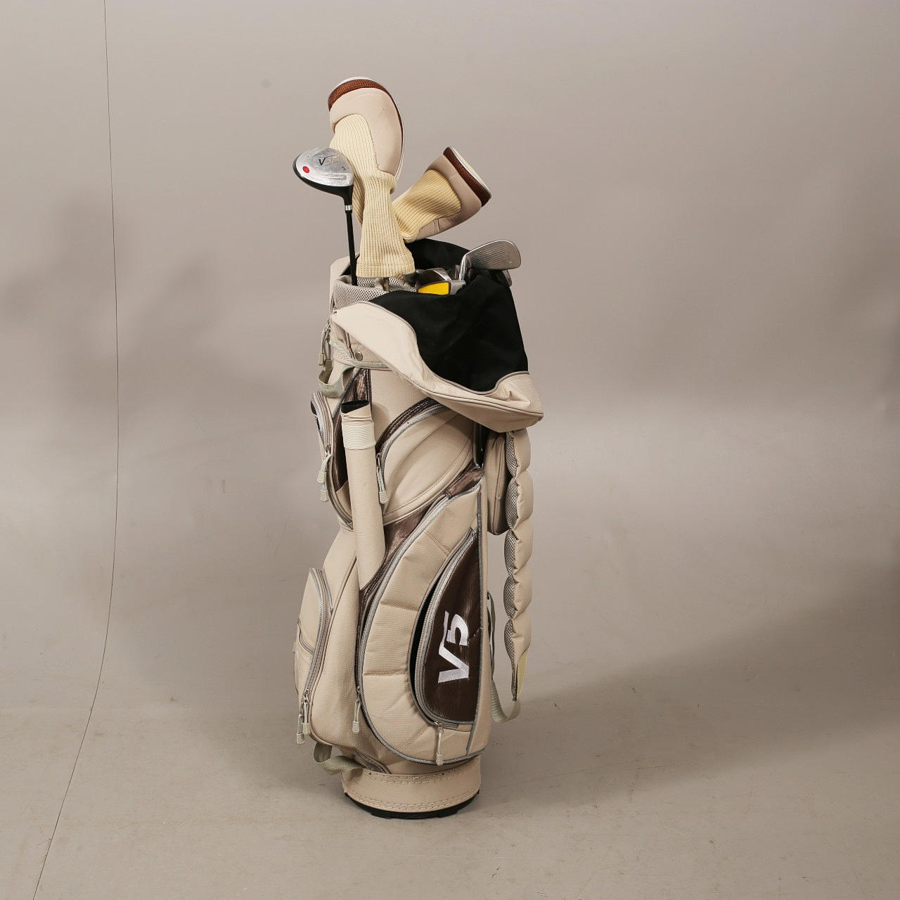 GOLFBAG Voit V5 mit 9 Schlägern.