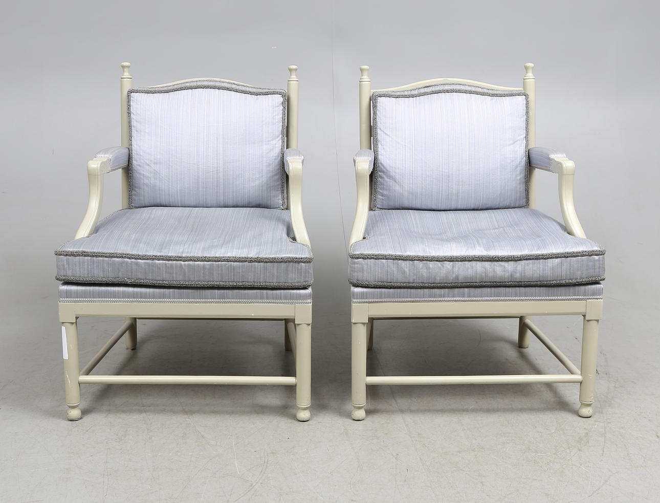 KARMSTOLAR, ett par, så kallade Gripsholmsmodellen, 1900-tal.