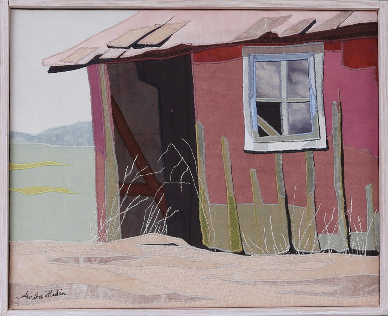 ANITA HEDIN. "Det gamla skjulet", textil, signerad och daterad 1989.