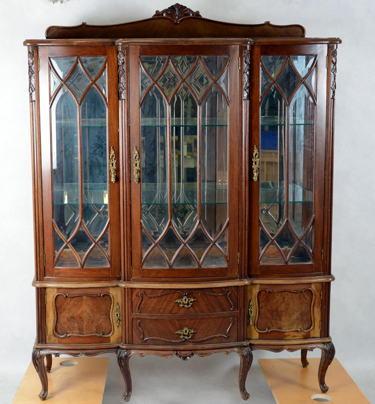 VITRINSKÅP, rokokostil.