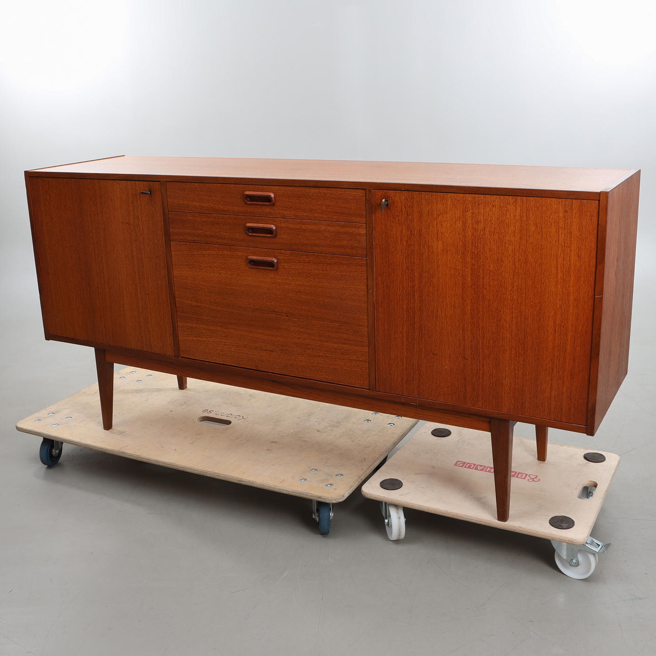 SKÆNK, teaktræ, 1950'erne/1960'erne.