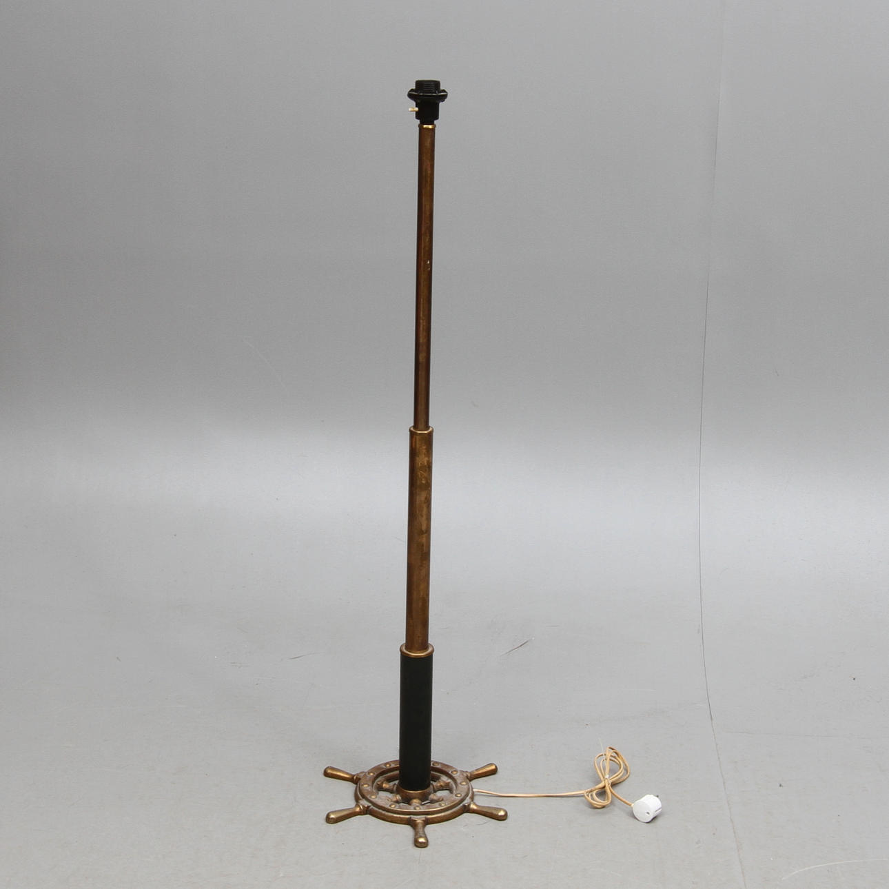 GOLVLAMPA, 1900-tal.