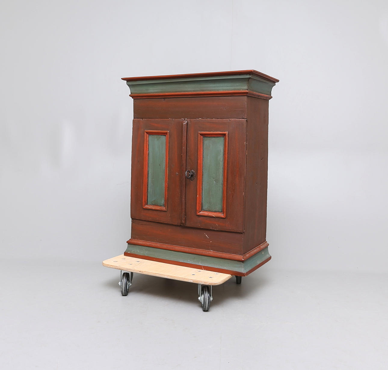 VÄGGSKÅP, Allmoge, 17/1800-tal.