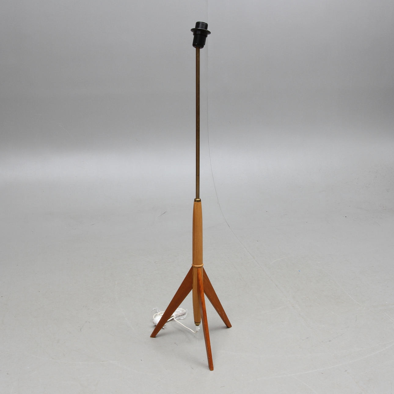 GOLVLAMPA, omkring 1900-talets mitt.