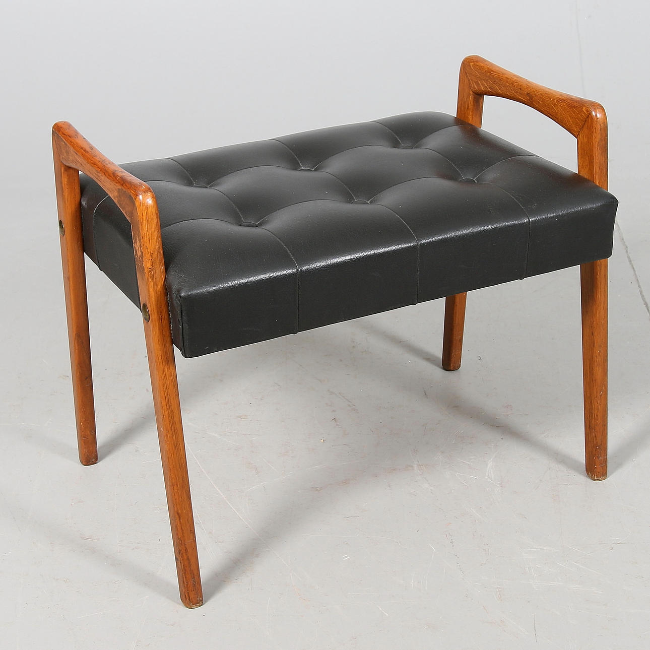 OTTOMAN / PALL, teak samt, konstläder, 1960-tal.