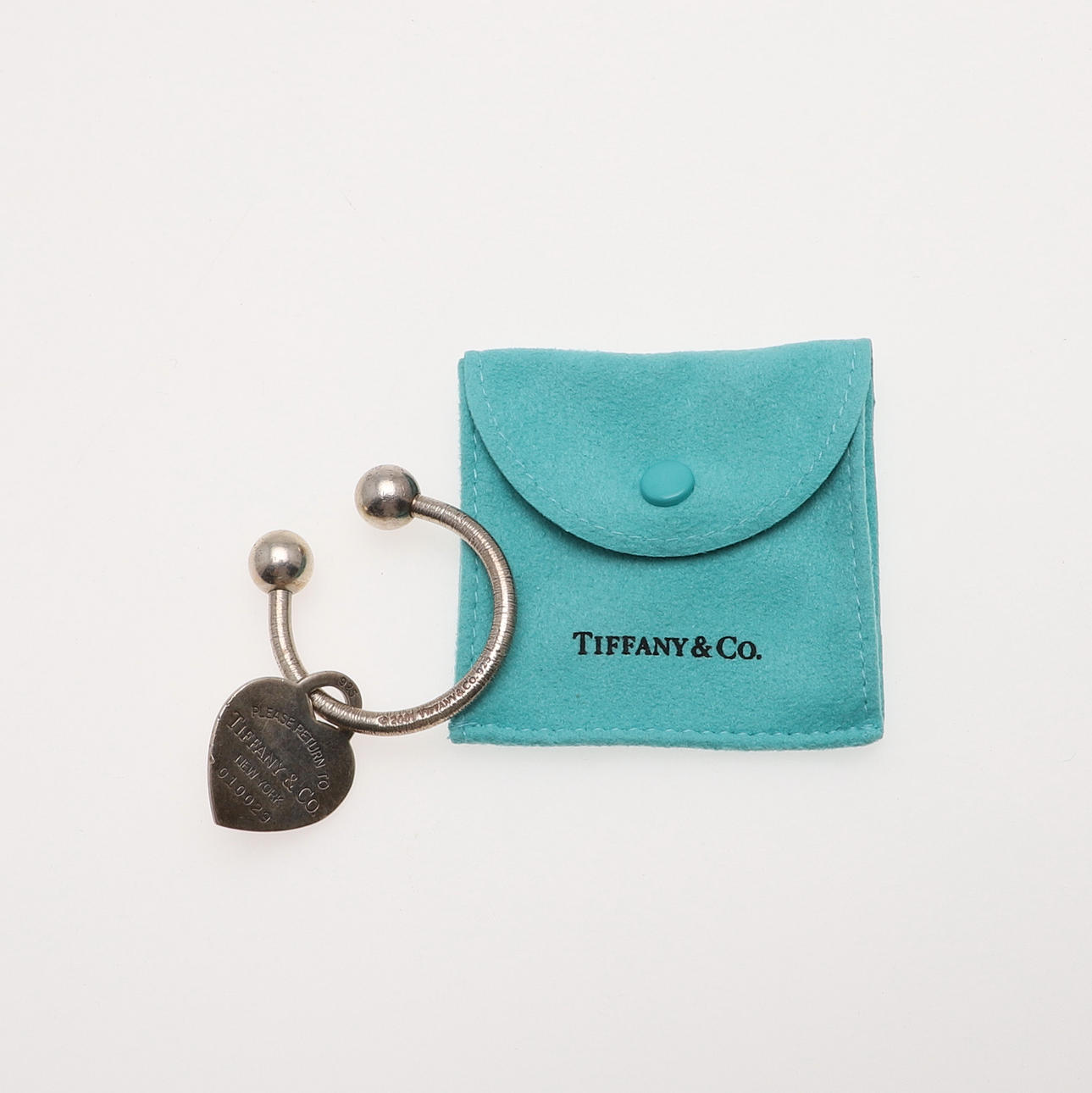 A TIFFANY & CO SILVER KEYRING.