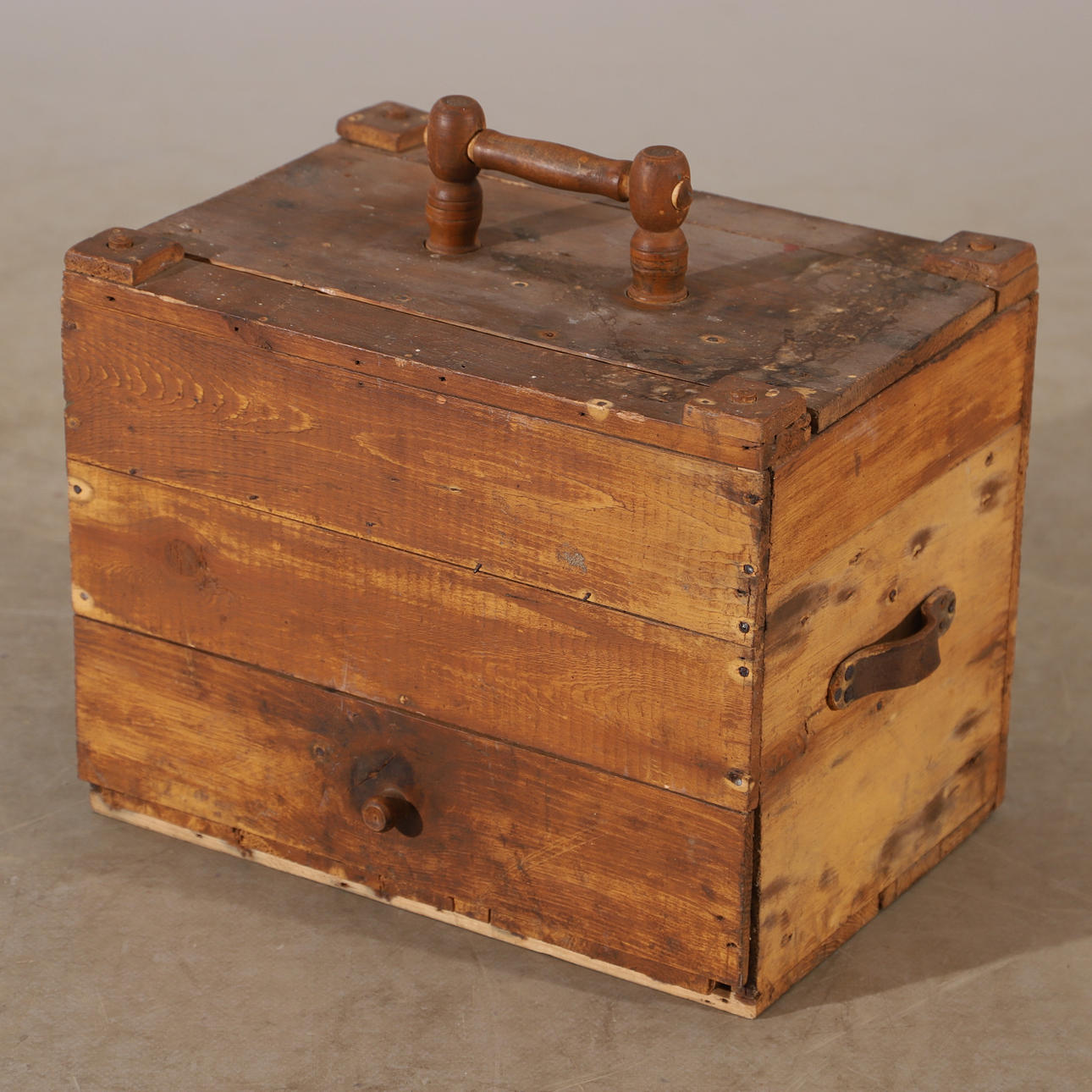 LÅDA, furu, 1800-tal.