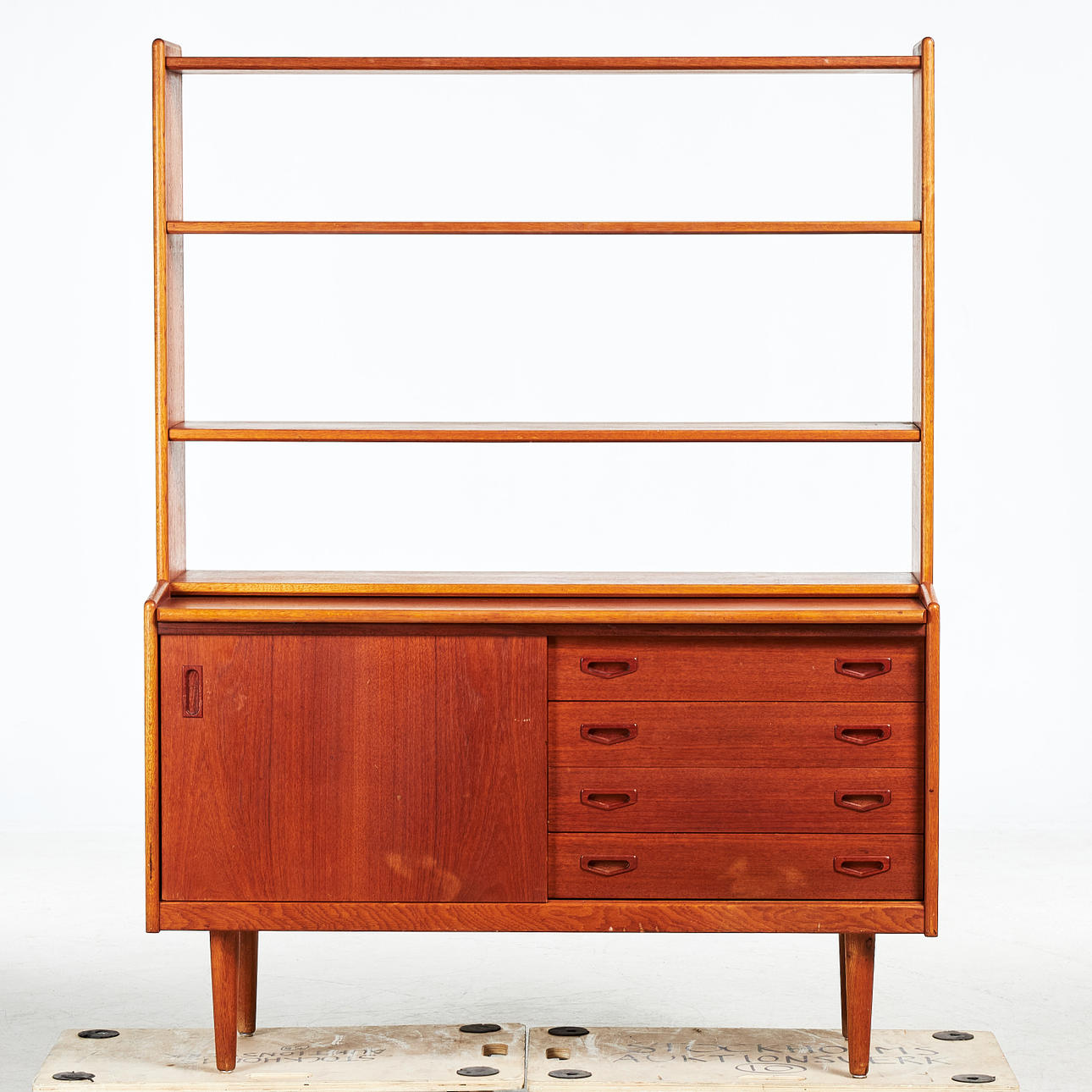 BOGERYLDE, ca. 1960'erne, teaktræ, med skrivetavle.