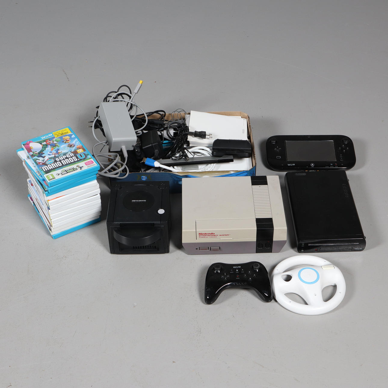 SPELKONSOLLER blandade samt 24 spel.