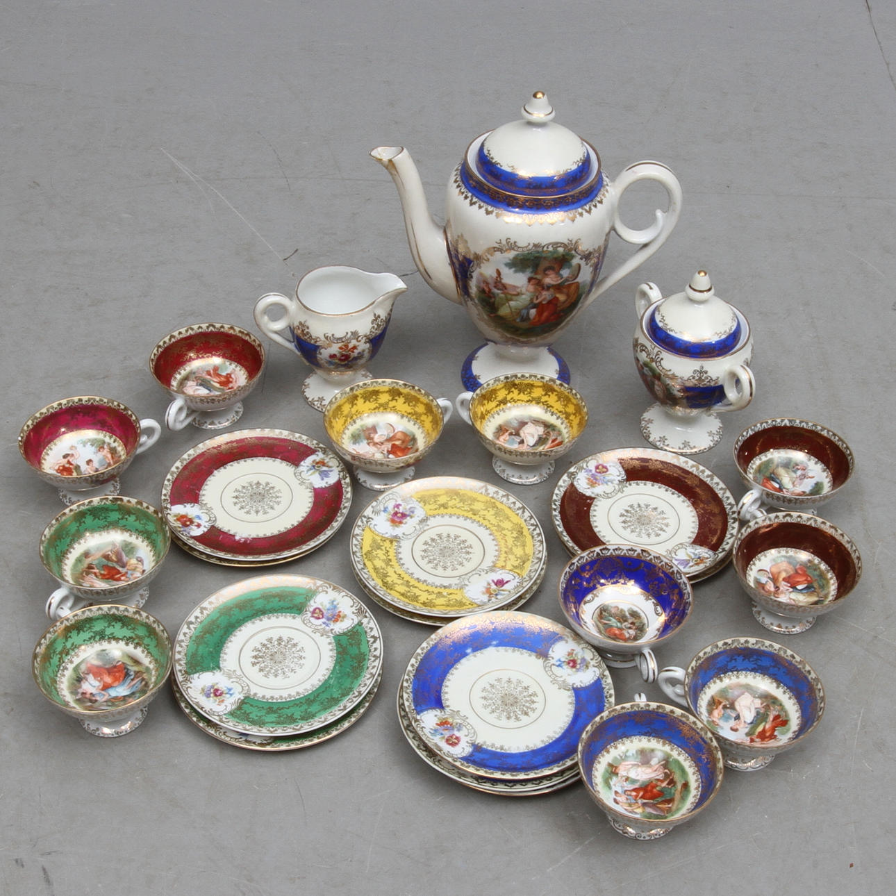 MOCCASERVIS, 14 delar, porslin, 1900-talets andra hälft.