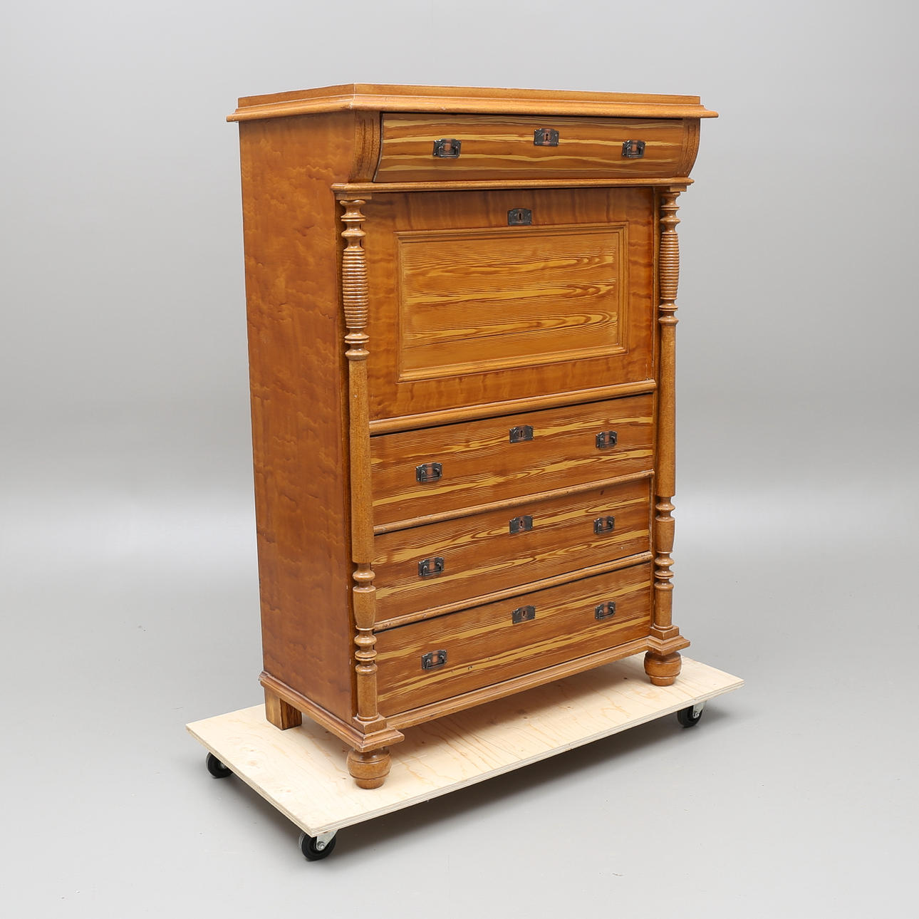 CHIFFONJÉ, 1800-talets andra hälft.