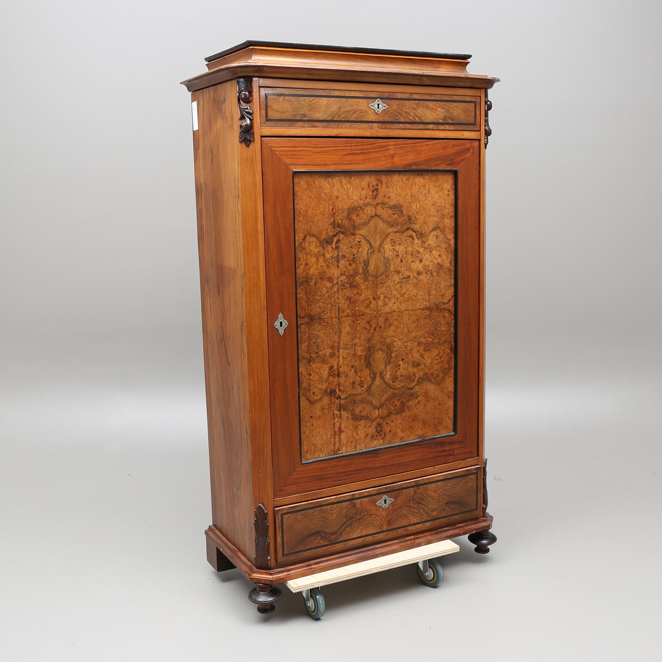 DRÄNGASKÅP, 1800-talets andra hälft.