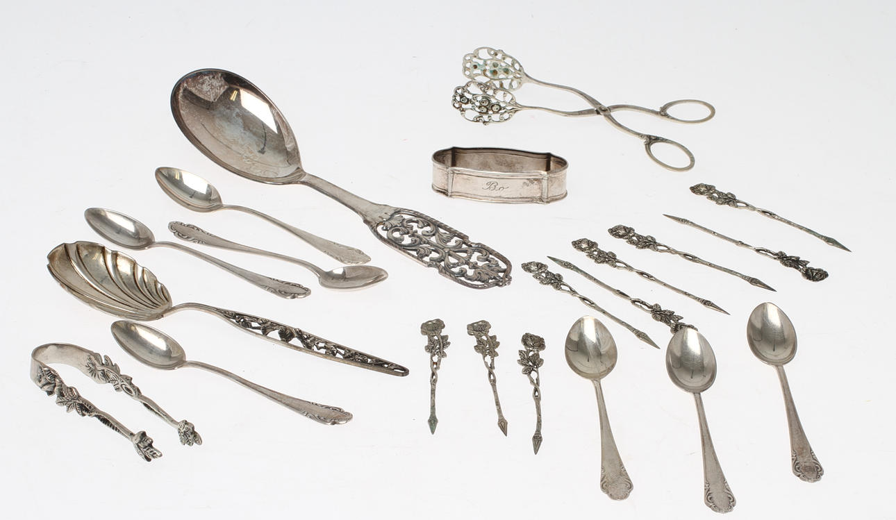 PARTI SILVER, bla skedar, total vikt ca 230 g.