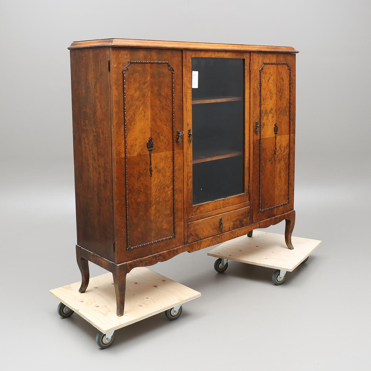 LINNESKÅP, 1900-talets första hälft.