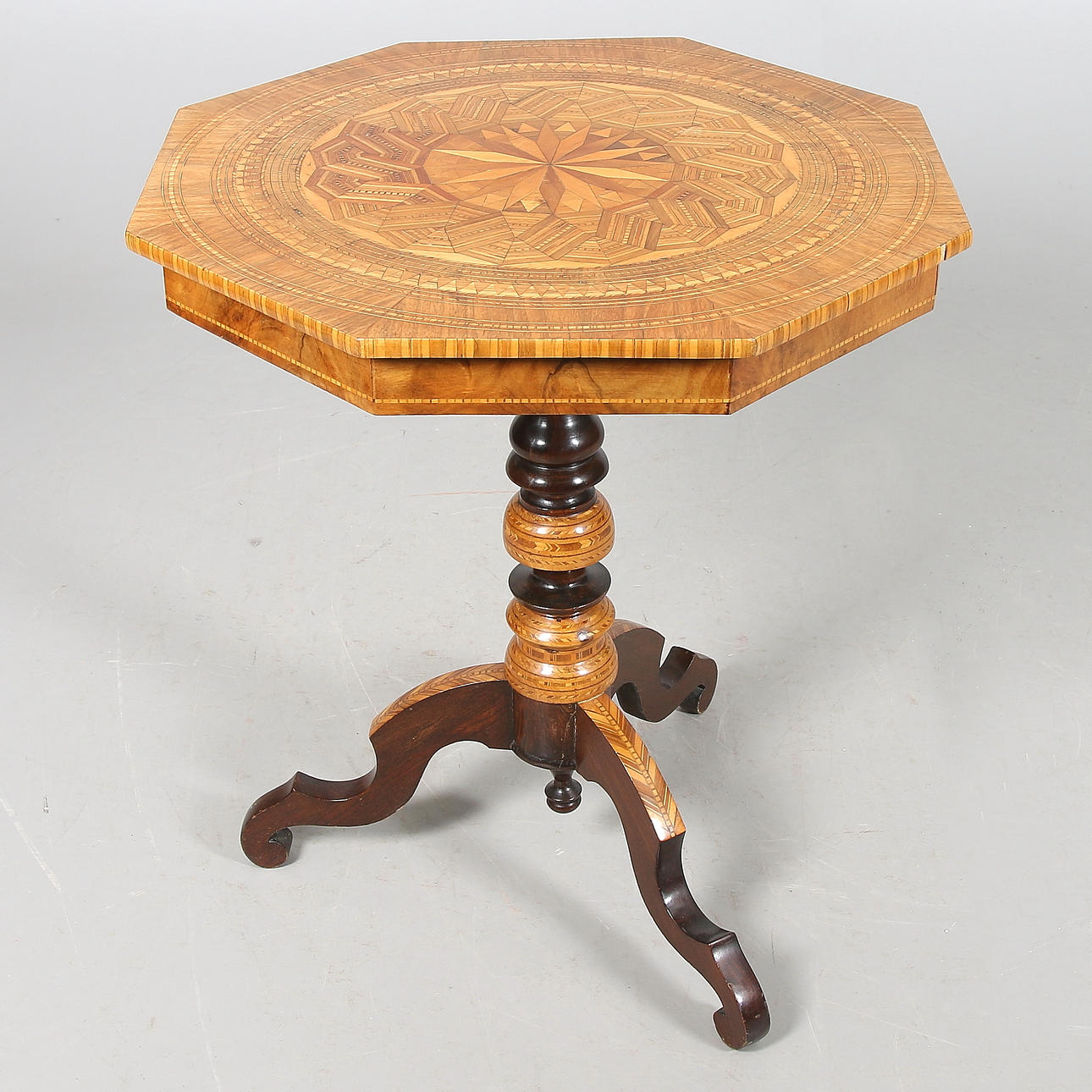 PELARBORD, nyrokoko, sannolikt Italien. 1800-talets slut.