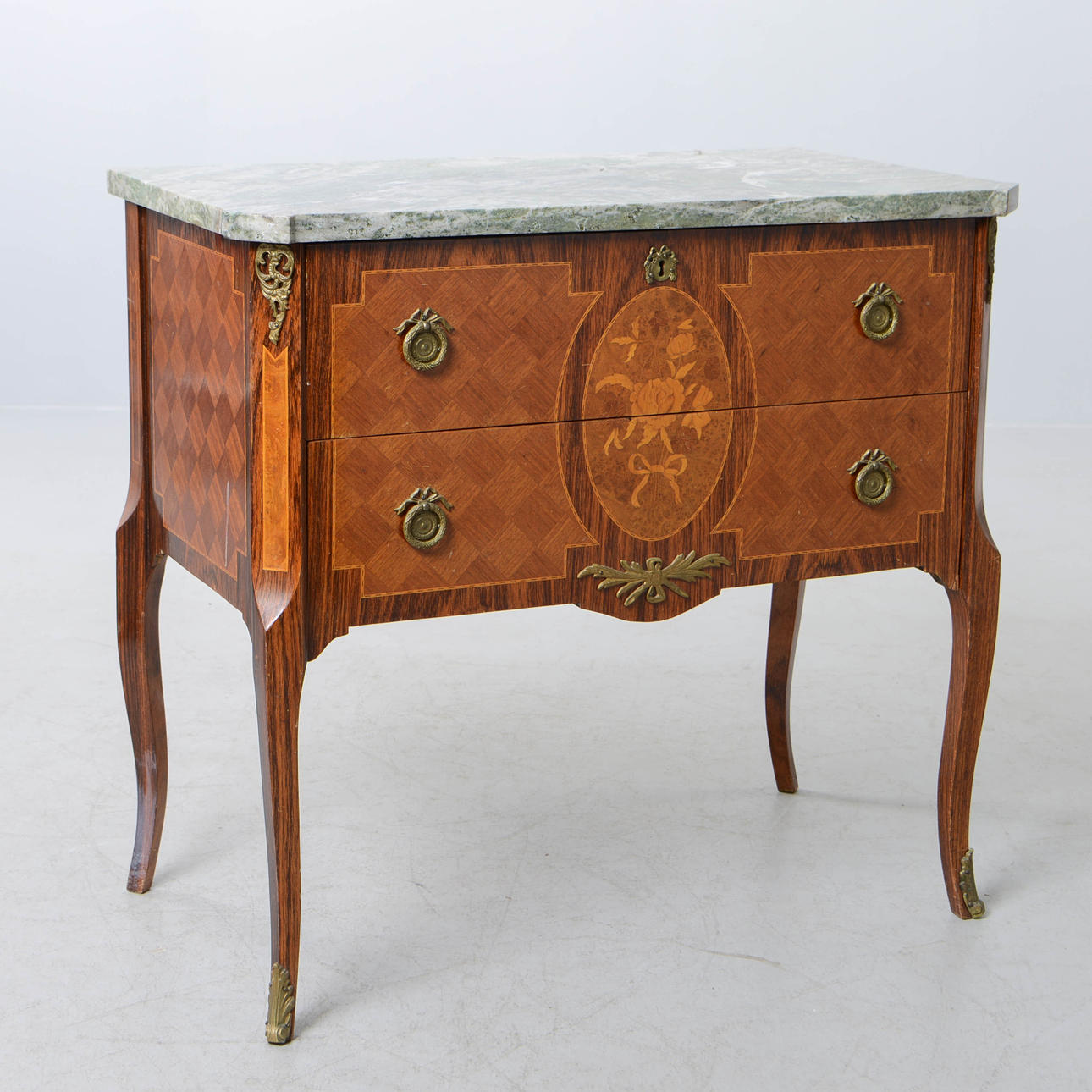 Còmoda, estilo Luis XVI, siglo XX.