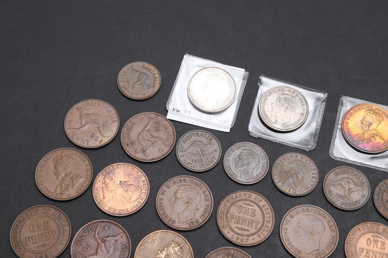 A COLLECTION OF COMMONWEALTH OF AUSTRALIA PENNIES AND OTHER COINS ...