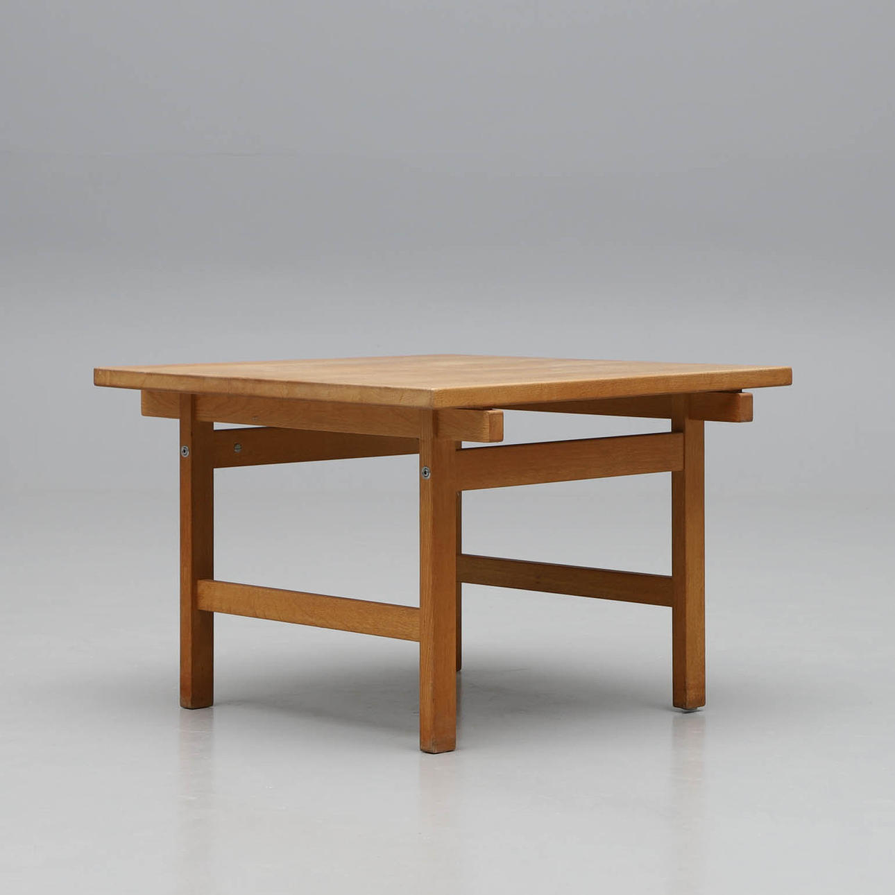 HANS J WEGNER. Soffbord, ek, PP Möbler.