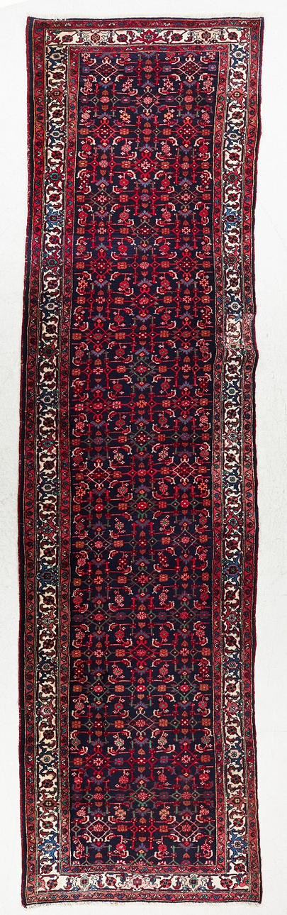 ORIENTAL CARPET. Gallery model, approx. 488x112 cm.