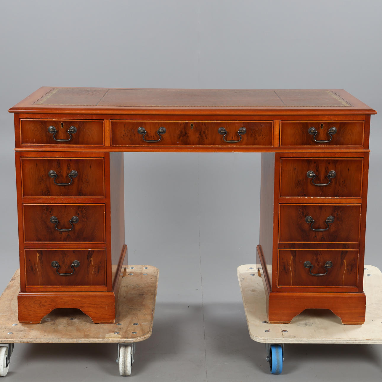 DESK, engelsk model.