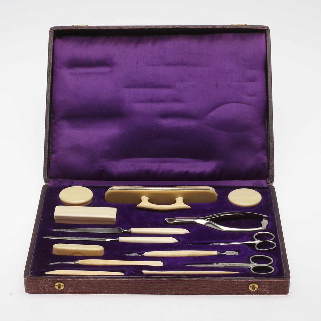 MANIKYRSET, 14 delar, 1900-tal.