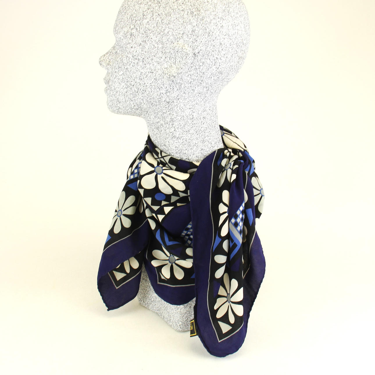 VINTAGE FENDI HALSDUK.