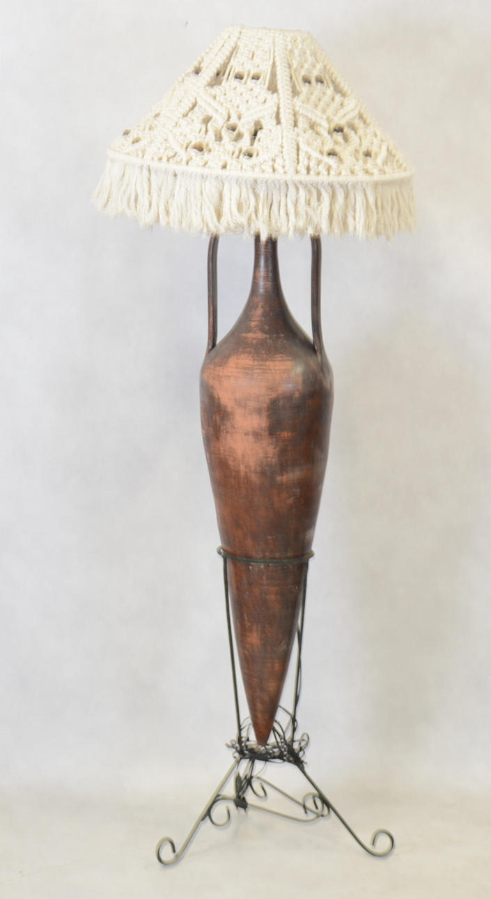 GOLVLAMPA, keramik och smide, amfora.