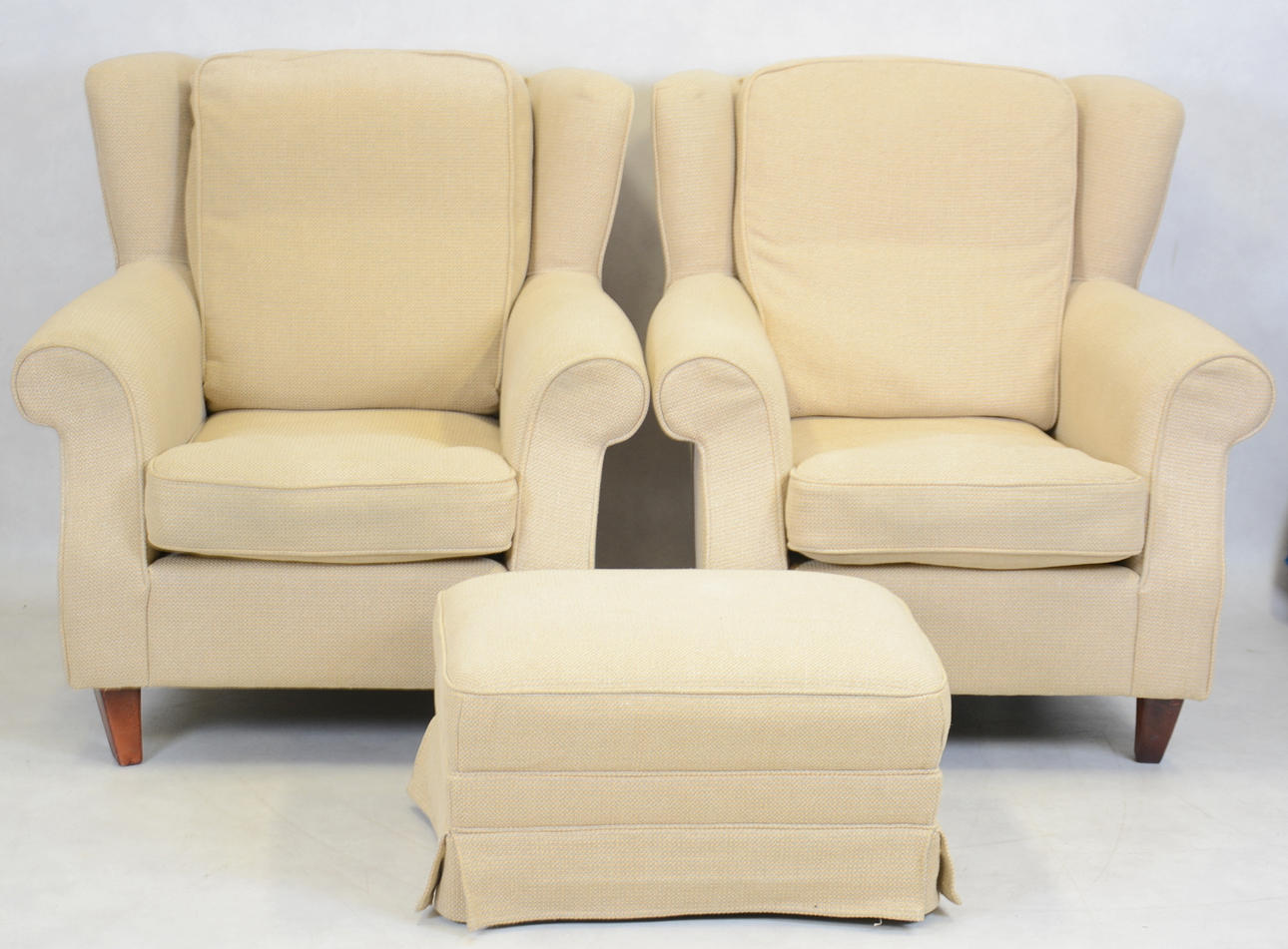 FÅTÖLJER, 2 stycken samt fotpall, beige tygklädsel.